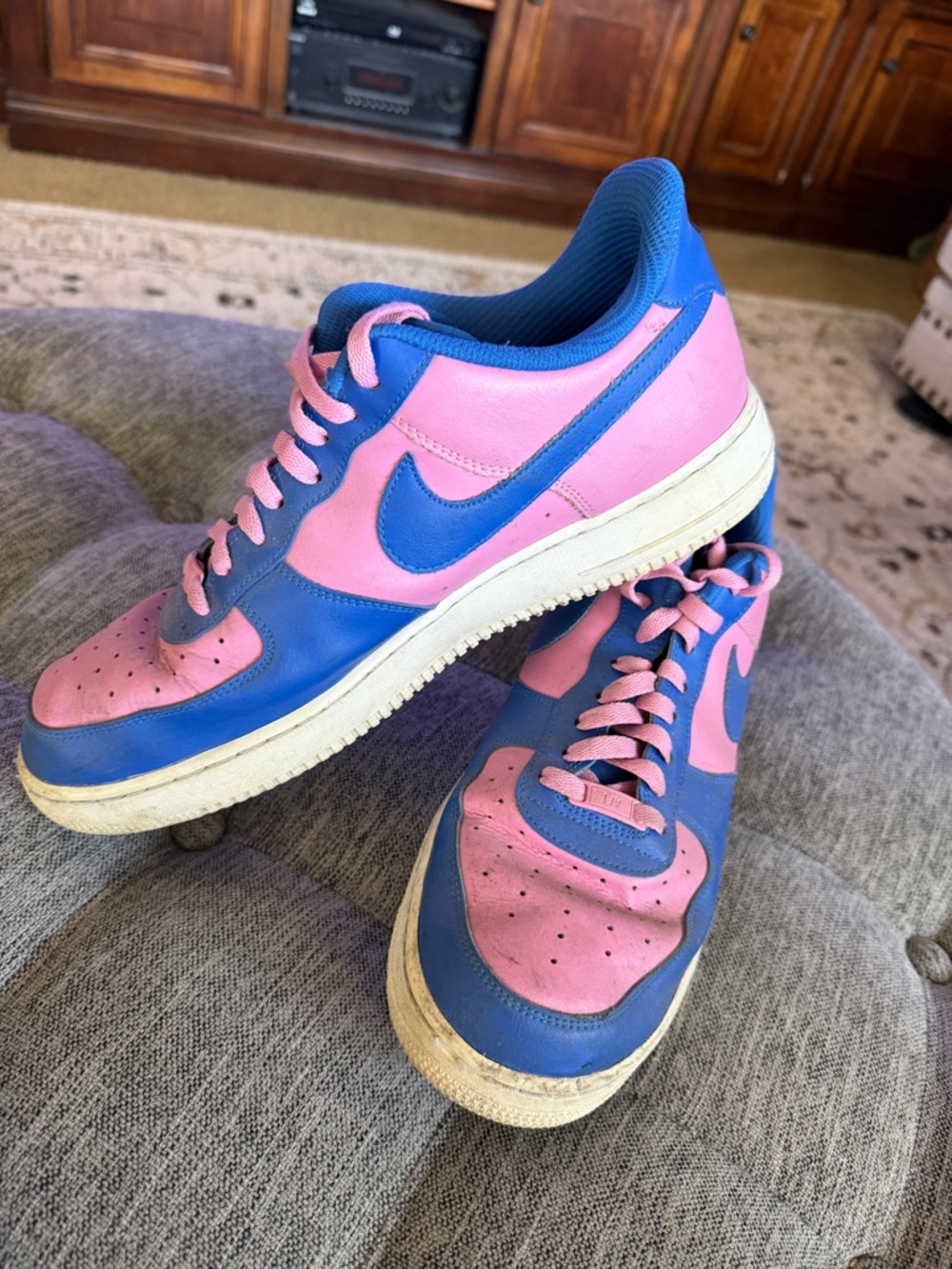 Nike Men’s Pink and Blue Low-Top Sneakers with Blue Swoosh